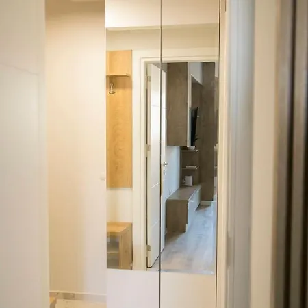 Flora Apartment, Free Parking, Self Chek-in דירה וארנה