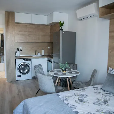 Flora Apartment, Free Parking, Self Chek-in * וארנה