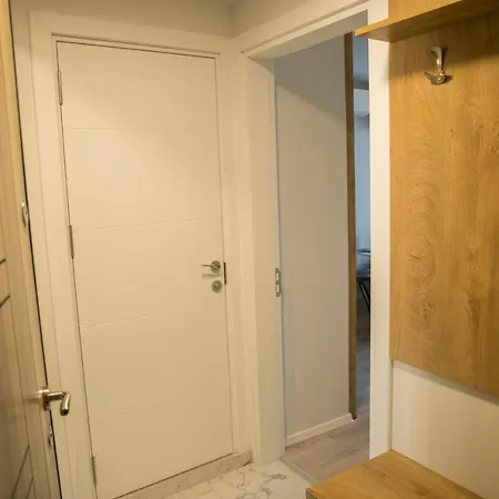 Apartament Flora Apartment, Free Parking, Self Chek-in *